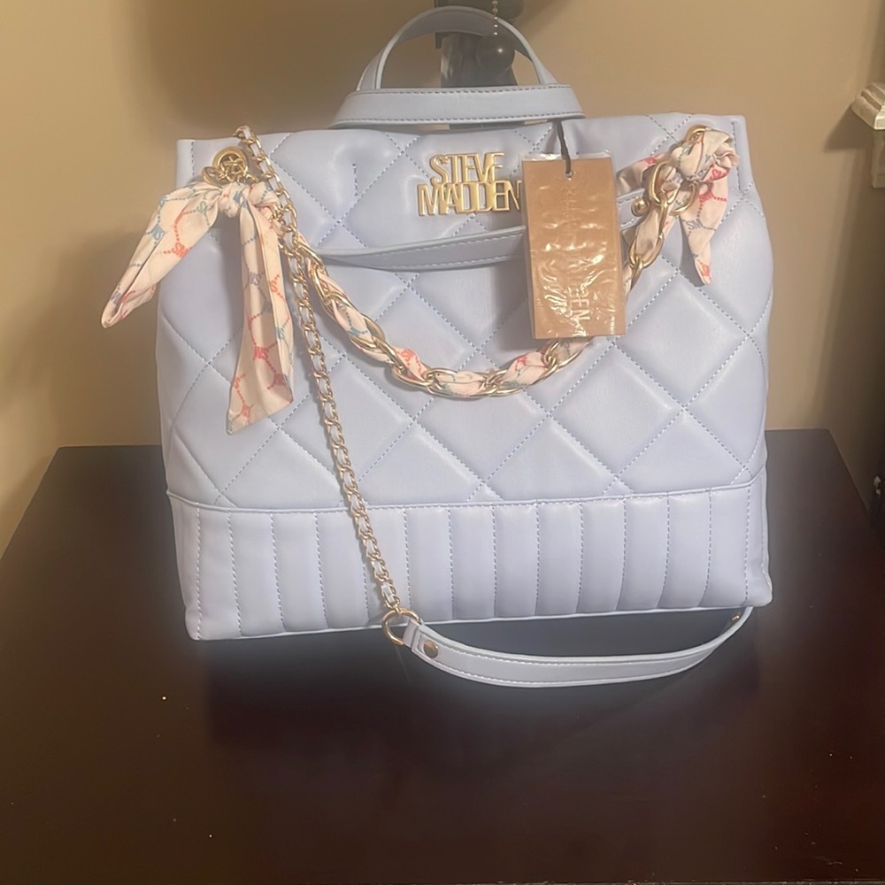 STEVE MADDEN baby blue bpoppi quilted tote